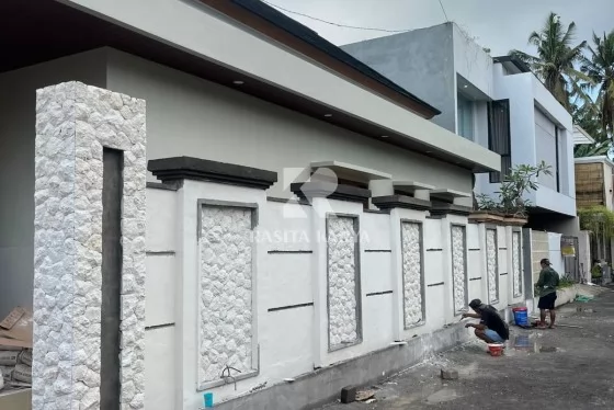 Rumah 1 Lantai Tropis Modern
